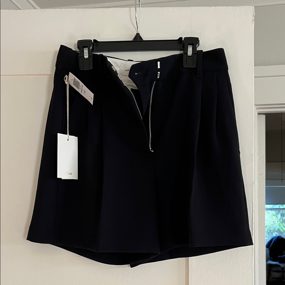 NWT Aritzia/Wilfred black Pleated Shorts sz 2 $70
